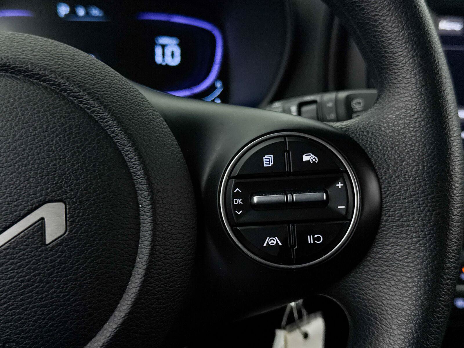 Used 2025 Kia Soul LX FWD image 32