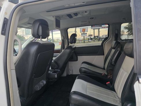 Used 2010 Chrysler Town & Country Touring Plus image 12