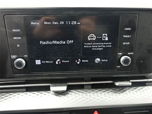 Used 2024 Kia Carnival LX image 6