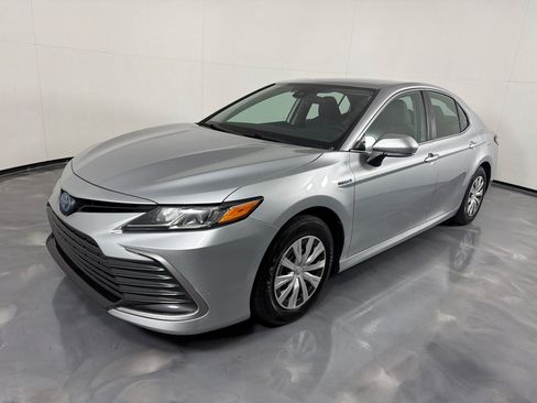 Used 2021 Toyota Camry LE FWD image 9