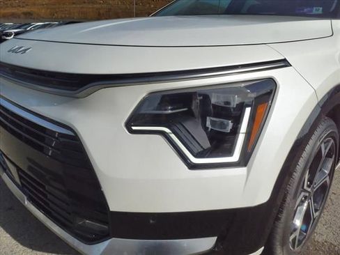 Used 2023 Kia Niro SX Touring image 8