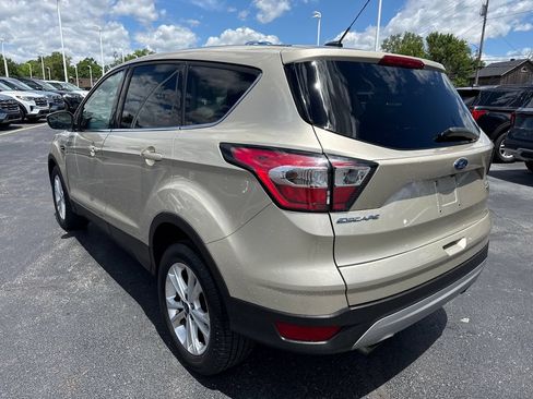 Used 2017 Ford Escape SE FWD image 9
