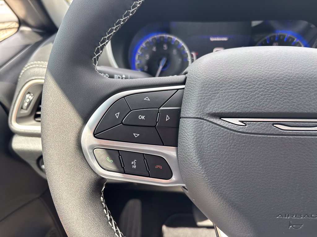 New 2027 Chrysler Pacifica Select FWD image 37
