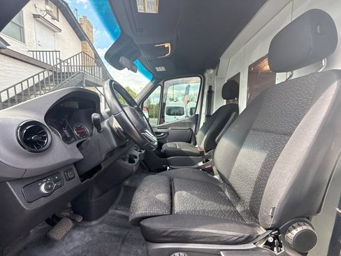 Used 2021 Mercedes-Benz Sprinter 1500 w/ Premium Package image 15