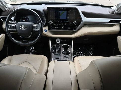 Used 2021 Toyota Highlander Platinum AWD/4WD image 7