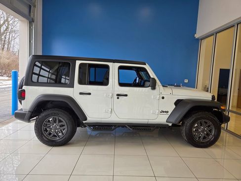 Used 2025 Jeep Wrangler Sport S image 5