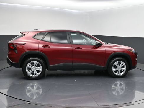 Used 2024 Chevrolet Trax LS FWD image 8