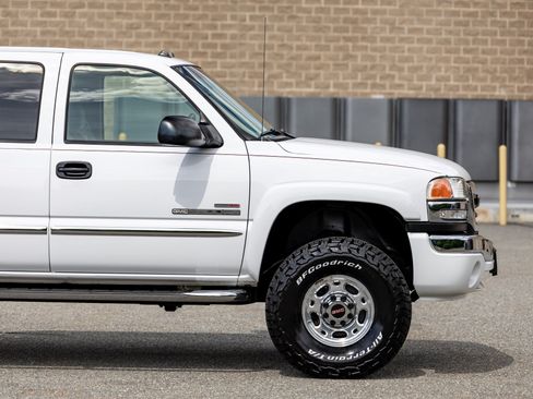 Used 2005 GMC Sierra 2500 SLE w/ Heavy-Duty Power Package AWD/4WD image 8