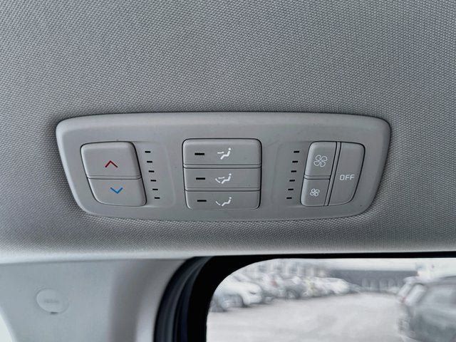 Used 2024 Kia Carnival LX FWD image 24