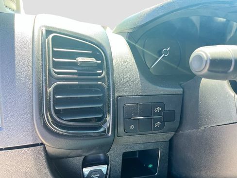 Used 2024 RAM ProMaster 2500 w/ Convenience Group FWD image 10