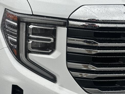 Used 2024 GMC Sierra 1500 SLT w/ SLT Premium Plus Package AWD/4WD image 42