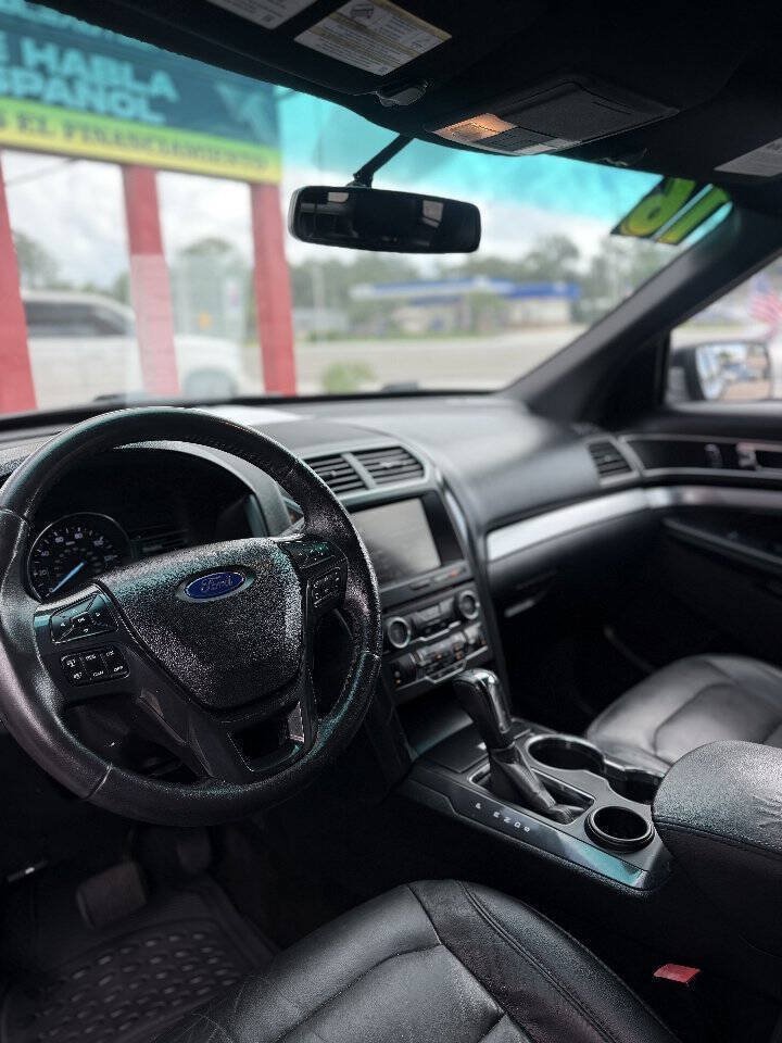 Used 2016 Ford Explorer XLT w/ Equipment Group 202A FWD image 13