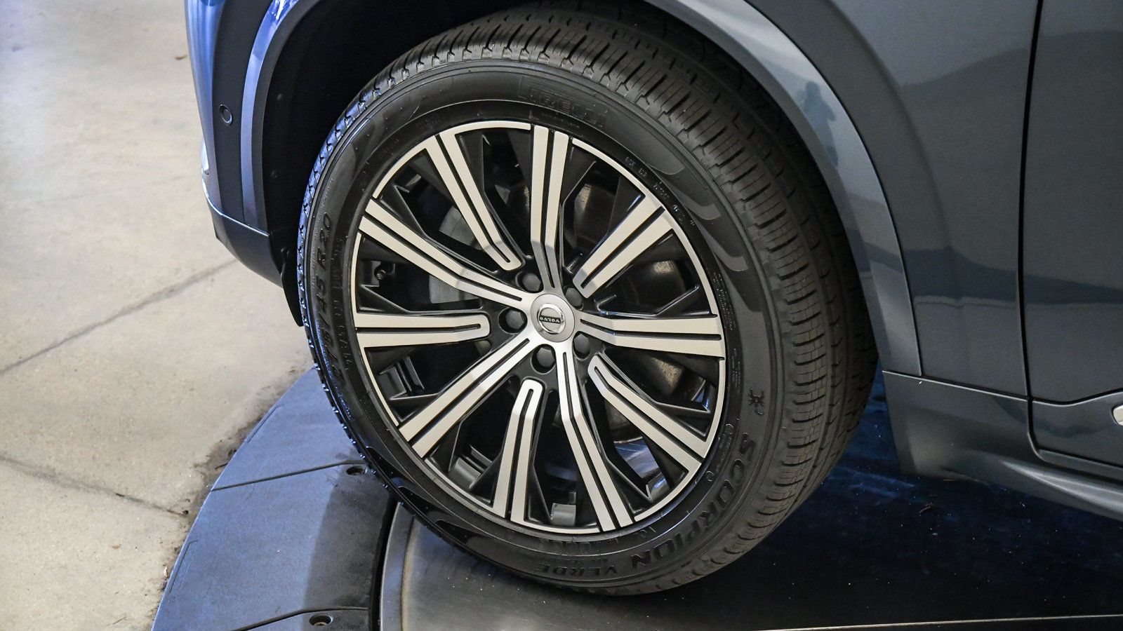Certified 2023 Volvo XC90 B6 Plus w/ Protection Package Premier AWD/4WD image 10