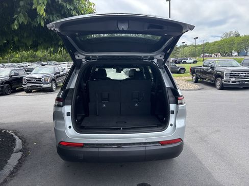 New 2025 Jeep Grand Cherokee L Altitude image 5