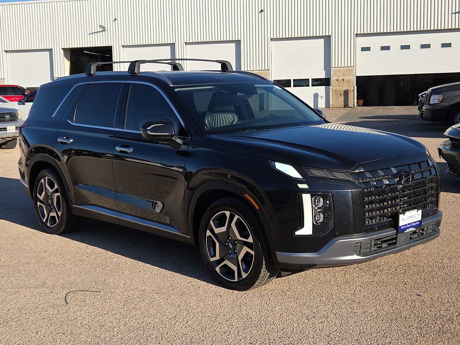 Used 2023 Hyundai Palisade Limited FWD image 2