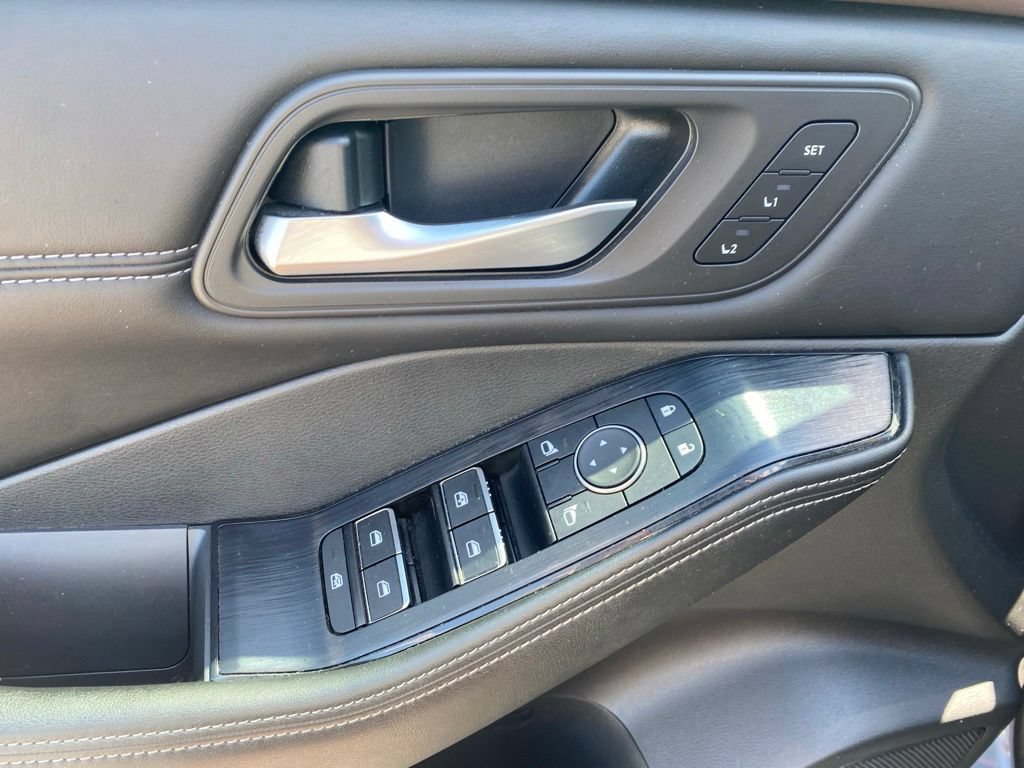 Used 2022 Nissan Rogue SL w/ SL Premium Package FWD image 17