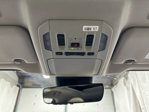 Used 2025 Toyota Highlander XLE image 38