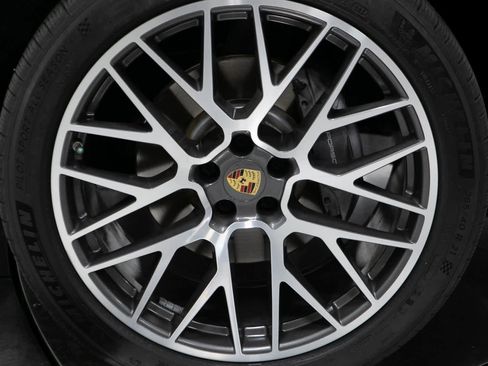 Certified 2020 Porsche Macan image 11