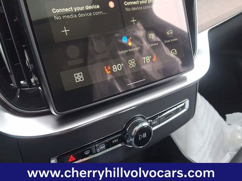 New 2026 Volvo XC90 B6 Plus w/ Protection Package Premier image 13