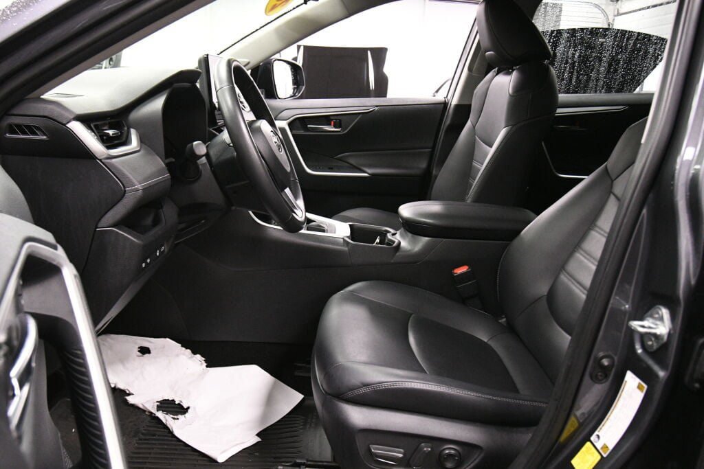 Used 2023 Toyota RAV4 XLE Premium AWD/4WD image 9
