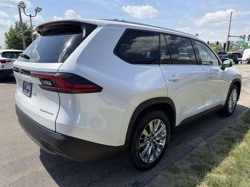 Used 2025 Toyota Grand Highlander AWD image 5