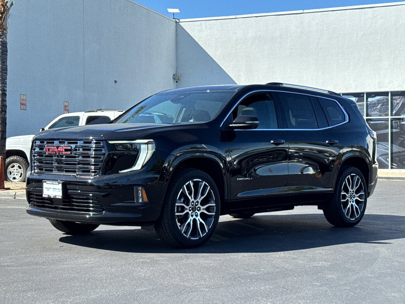 Used 2026 GMC Acadia Denali Ultimate w/ LPO, Illumination Package AWD/4WD image 4