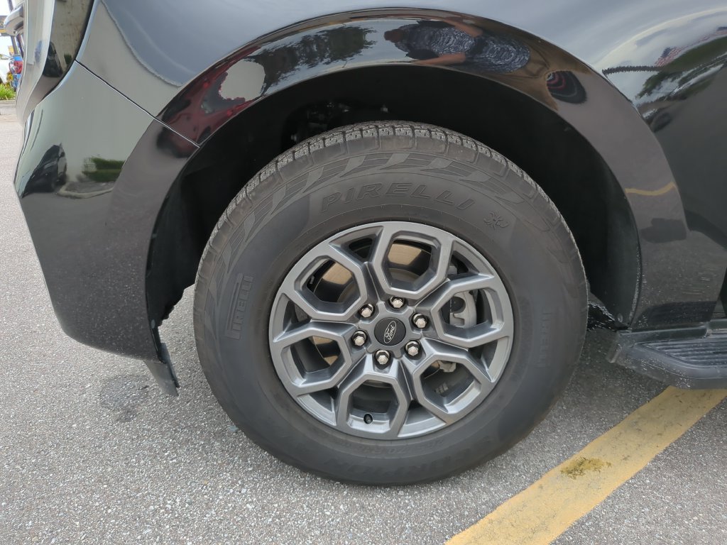 Certified 2025 Ford Expedition Active AWD/4WD image 37