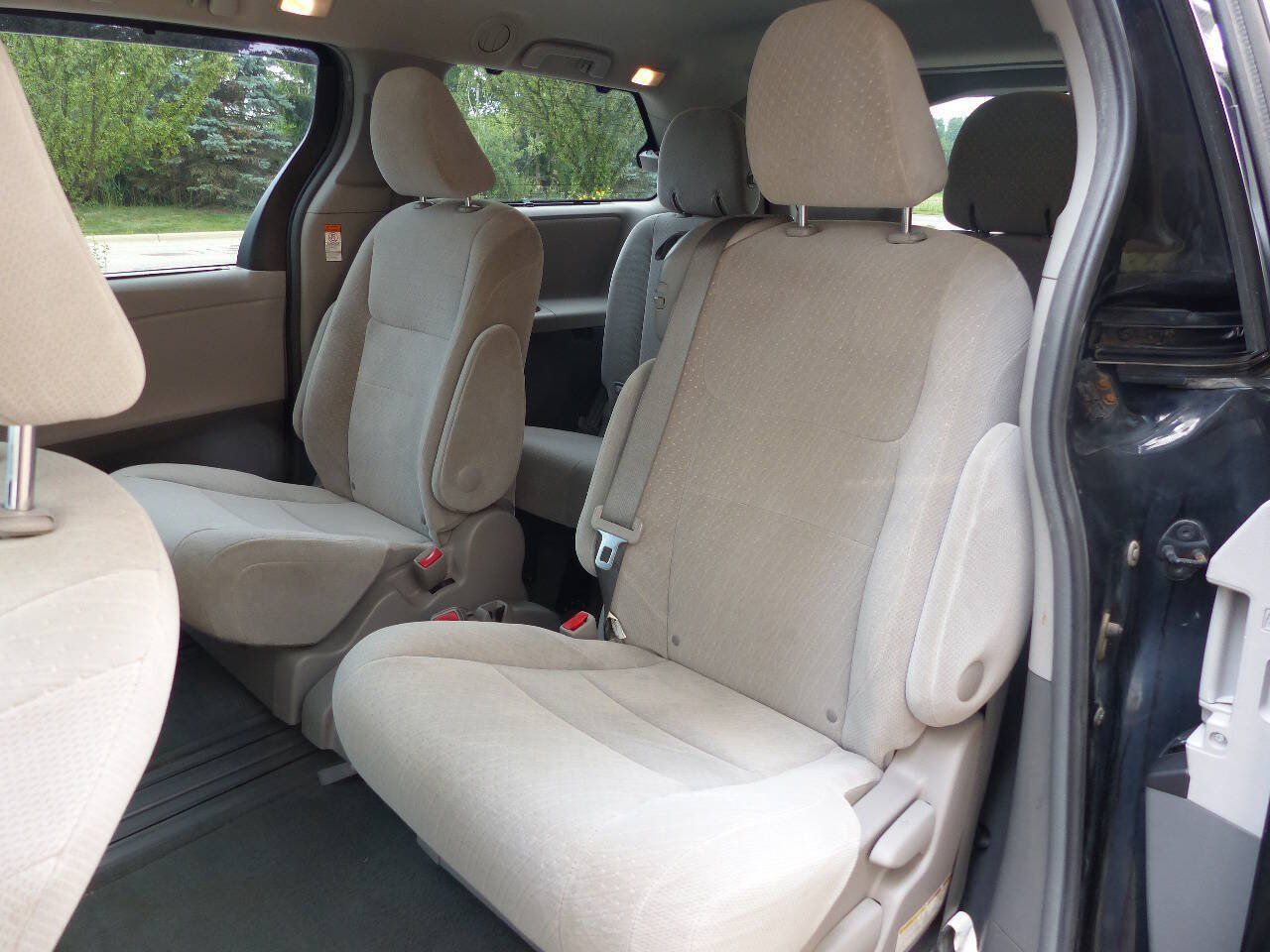 Used 2017 Toyota Sienna LE FWD image 39