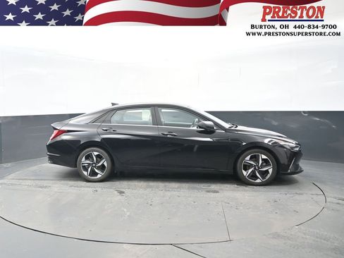 Used 2022 Hyundai Elantra Limited image 1