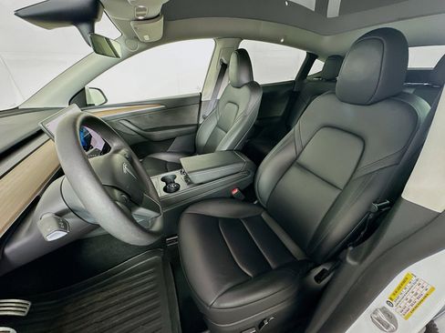Used 2023 Tesla Model Y Performance image 13