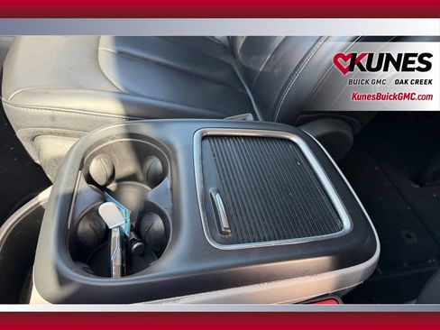 Used 2023 Chrysler Pacifica Touring-L FWD image 30