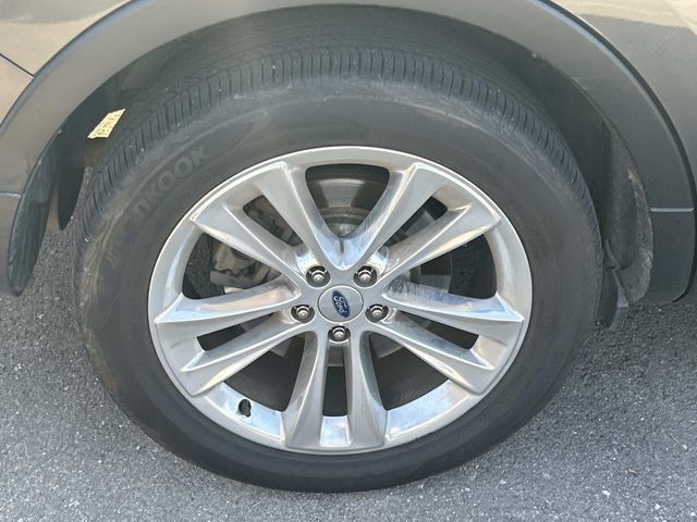 Used 2019 Ford Explorer Limited w/ Ford Safe & Smart Package FWD image 10