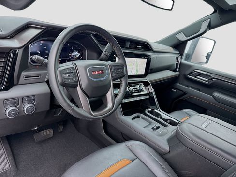 Used 2025 GMC Sierra 2500 AT4 AWD/4WD image 7