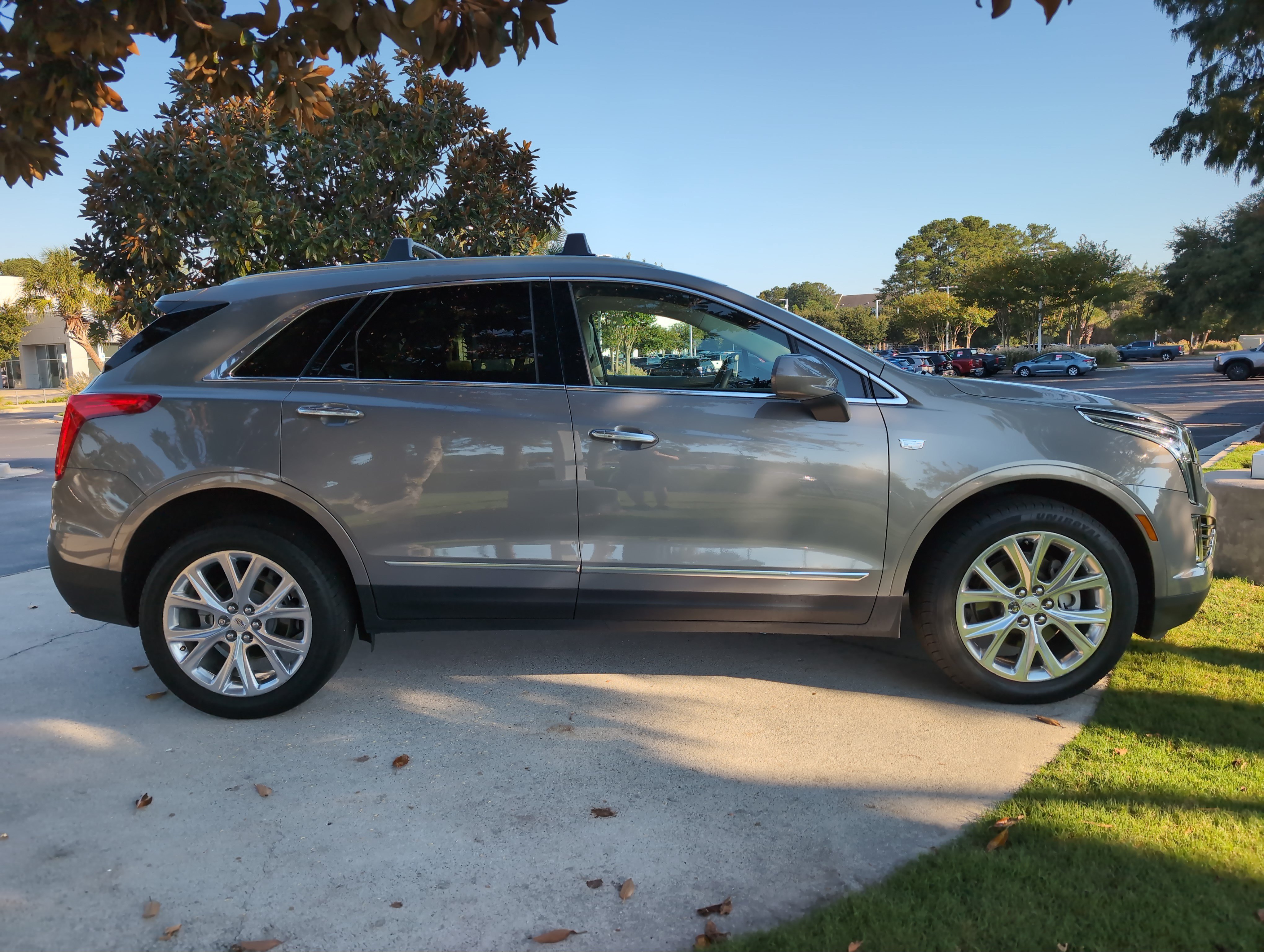 Used 2017 Cadillac XT5 Luxury w/ Driver Awareness Package FWD image 11