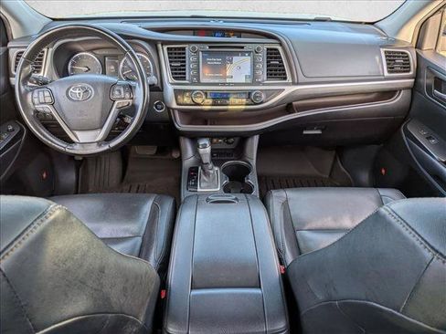 Used 2019 Toyota Highlander Limited FWD image 16