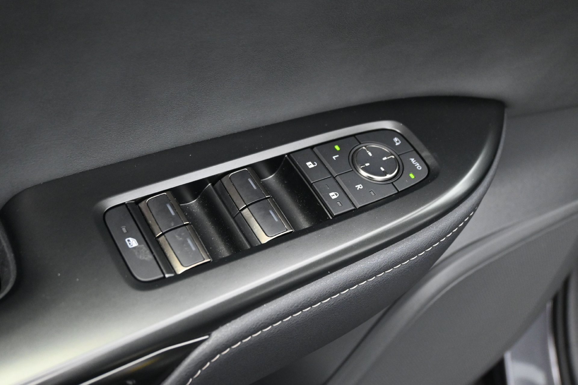 Used 2025 Lexus RZ 300e w/ Accessory Package (2T) FWD image 19
