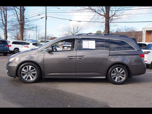 Used 2015 Honda Odyssey Touring image 2