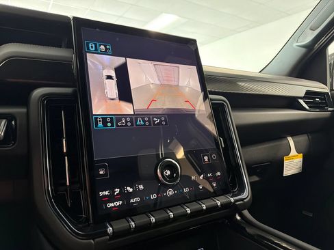 New 2026 GMC Yukon AT4 w/ LPO, Floor Liner Package AWD/4WD image 17