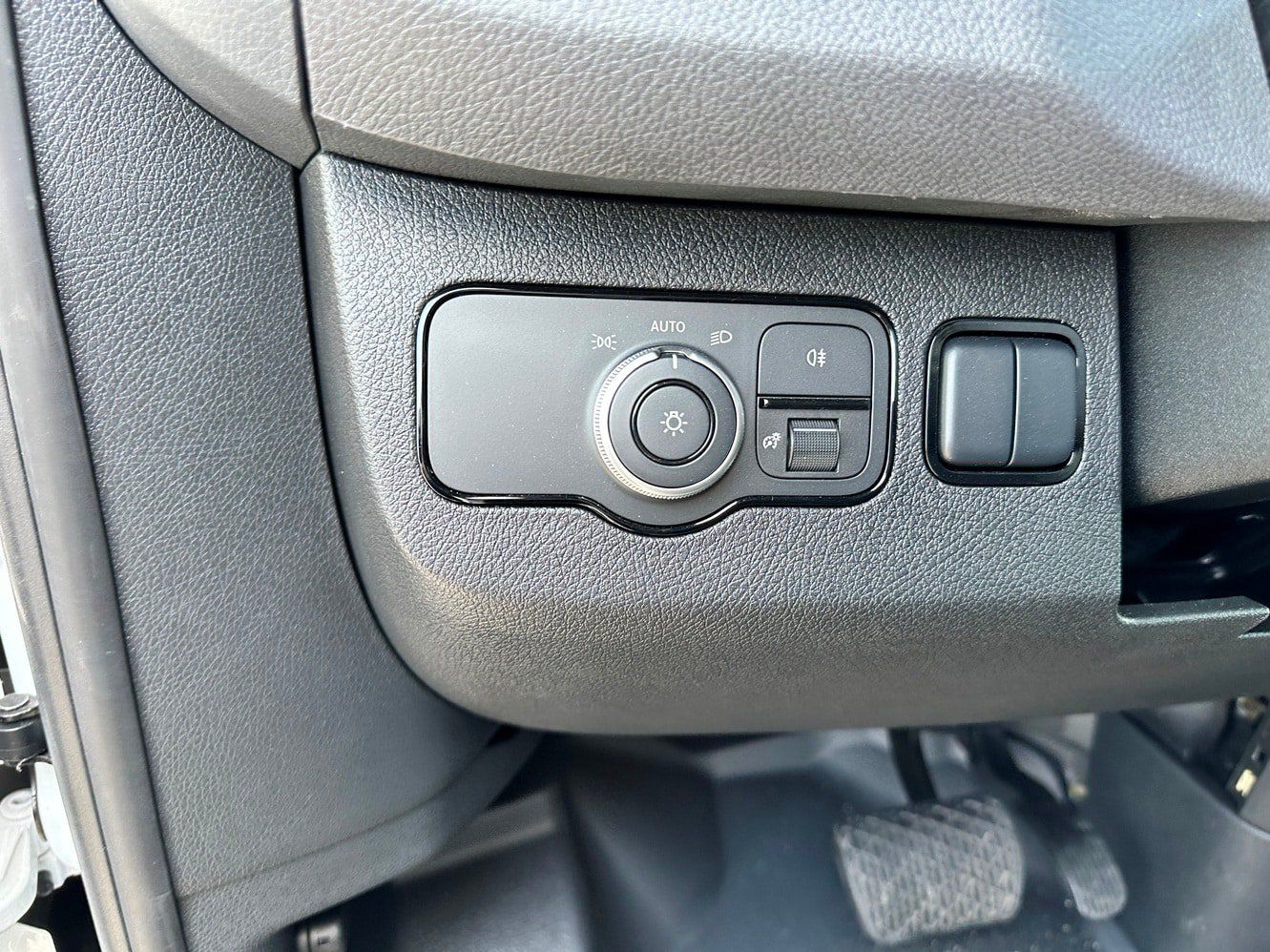 Used 2025 Mercedes-Benz Sprinter 2500 image 11