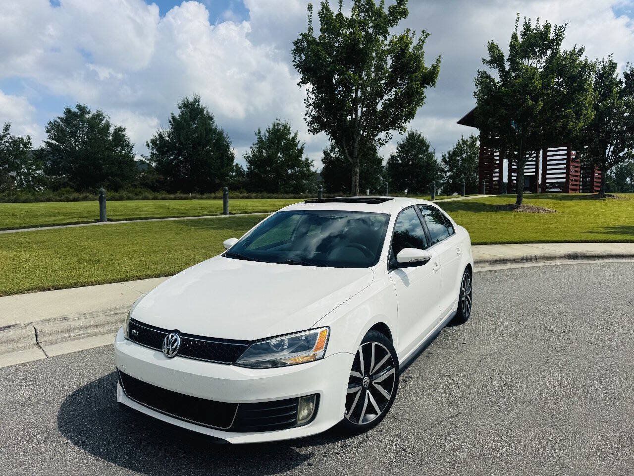 Used 2013 Volkswagen Jetta GLI Autobahn FWD image 2