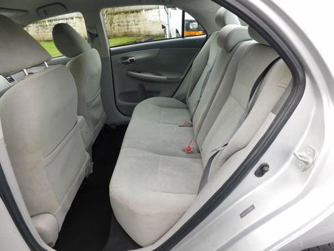 Used 2010 Toyota Corolla LE image 5