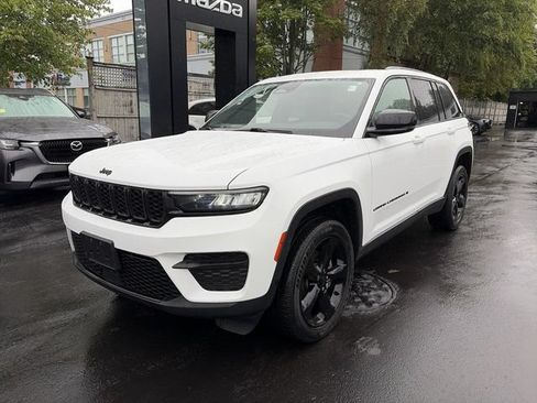 Used 2022 Jeep Grand Cherokee Altitude AWD/4WD image 1