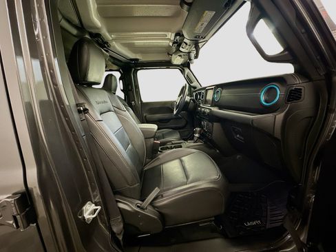 Used 2023 Jeep Wrangler Sahara w/ Cold Weather Group image 31