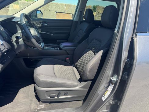 Used 2022 Nissan Pathfinder SV AWD/4WD image 9