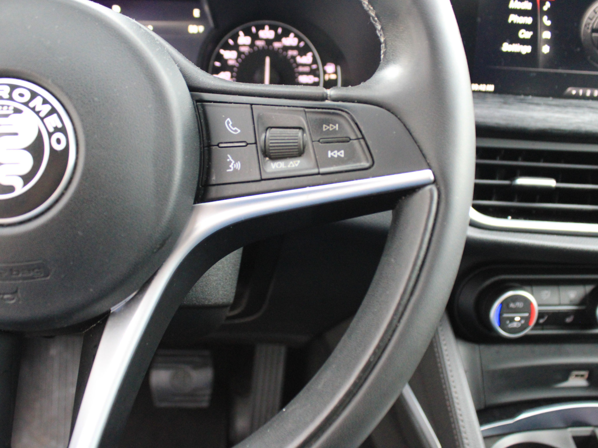 Used 2019 Alfa Romeo Stelvio AWD w/ Nero Edizione image 17