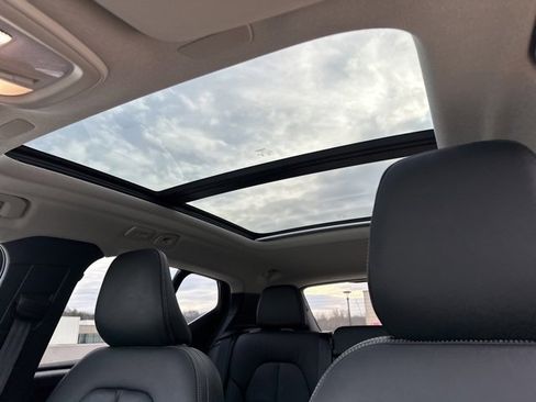 Certified 2024 Volvo XC40 B5 Core image 18