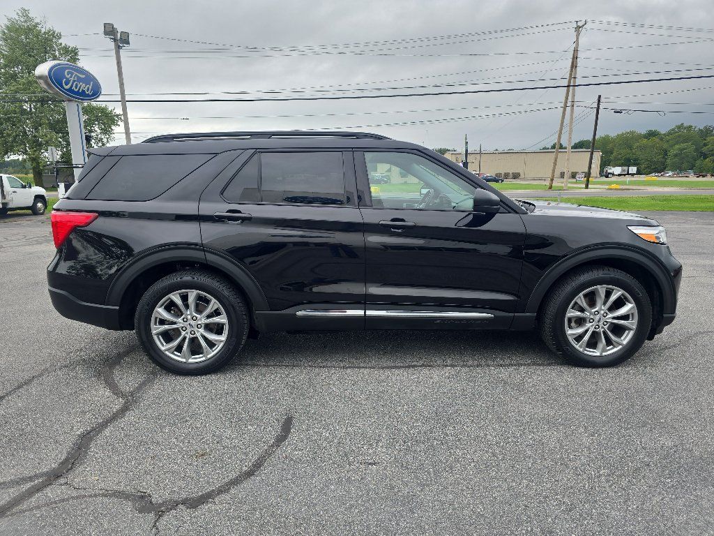 Used 2021 Ford Explorer XLT w/ Equipment Group 202A AWD/4WD image 5