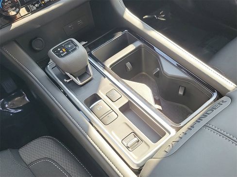 New 2025 Nissan Pathfinder SV image 10