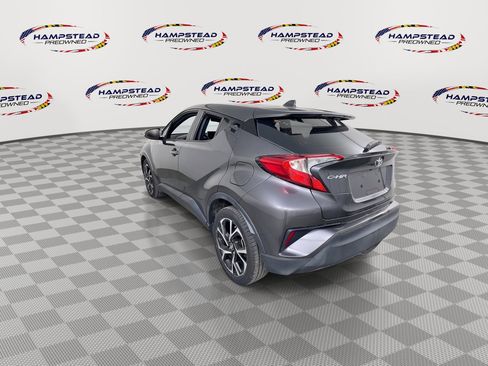 Used 2019 Toyota C-HR XLE FWD image 6