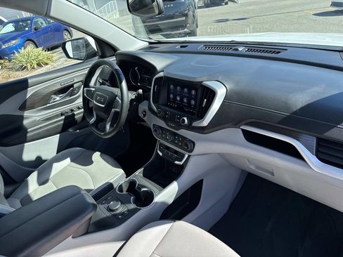 Used 2024 GMC Terrain SLT image 13